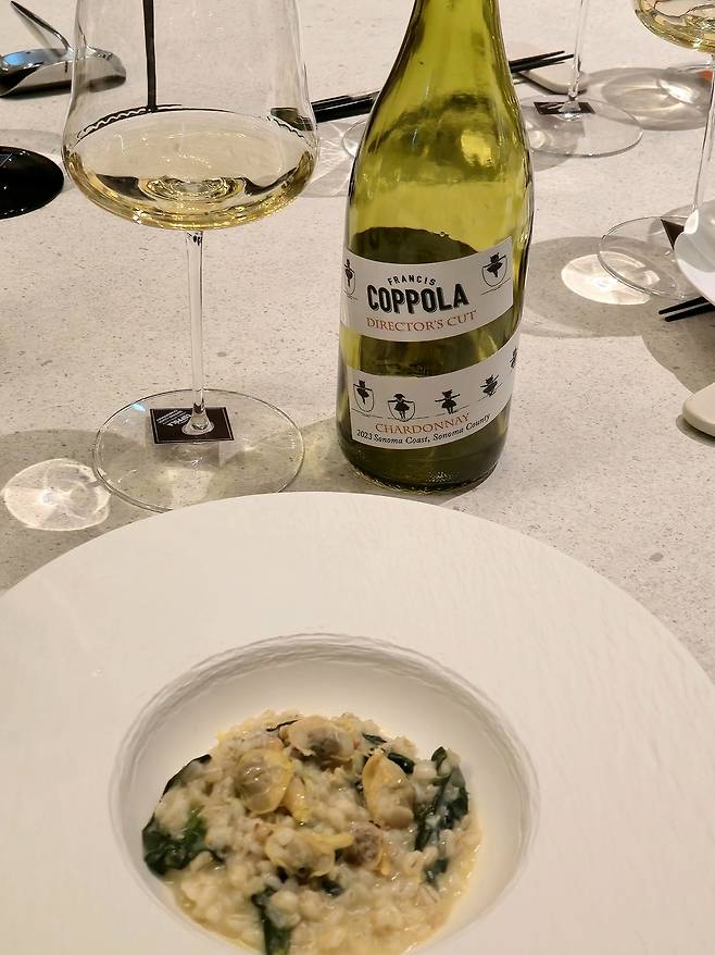 조개 보리 리조또 페어링. 최현태 기자