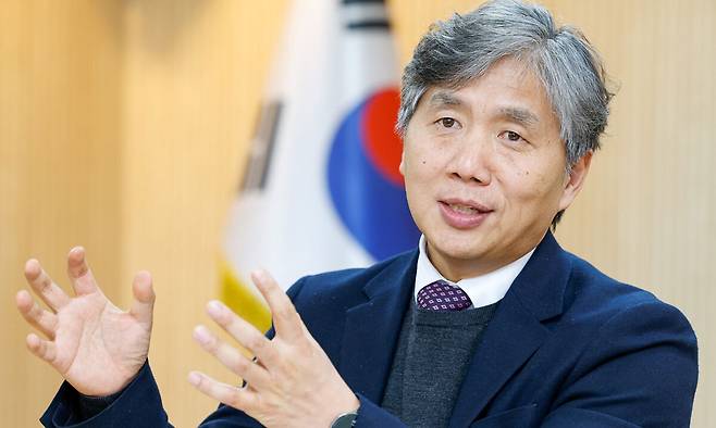류현철 고용노동부 산업안전보건본부장이 지난달 서울 중구 서울고용노동청에서 “‘위험의 격차’를 줄이겠다”고 밝히고 있다.&nbsp;유희태 기자