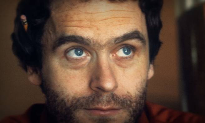 넷플릭스 다큐멘터리 ‘살인을 말하다: 테드 번디 테이프’에 등장하는 테드 번디의 모습. 넷플릭스