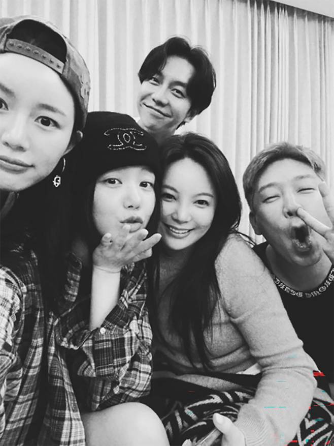빅플래닛메이드엔터 차가원 대표(가운데)와 소속 가수였던 이승기와 MC몽을 비롯해 배우 이다인과 이유비. MC몽 인스타그램 계정