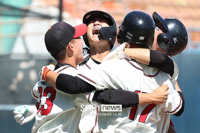▲ 덕수고등학교가 2026년도 첫 전국대회인 신세계 이마트배 결승전에 진출했다. 야탑고와 결승전을 치른다. ⓒ곽혜미 기자