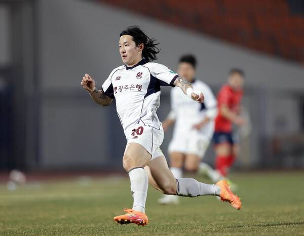 인천유나이티드, 울산HD전서 3연승 도전…무고사 득점 행진 이어갈까...사진은 광주FC 신창무 모습.(사진제공=한국프로축구연맹)