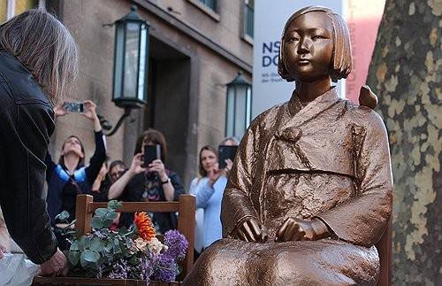 독일 쾰른에 설치된 평화의 소녀상 [연합뉴스 자료사진. 재판매 및 DB금지]