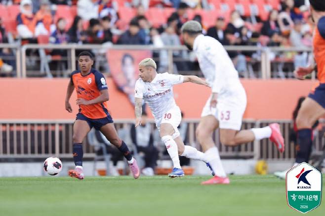 제주SK와 부천FC의 연고 더비 경기 모습. 사진=한국프로축구연맹