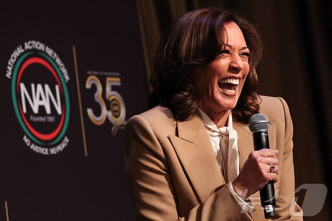 10일(현지시간) 뉴욕에서 열린 내셔널 액션 네트워크(NAN) 행사에서 카멀라 해리스 전 미국 부통령이 연설하고 있다. 2026.04.10.ⓒ AFP=뉴스1