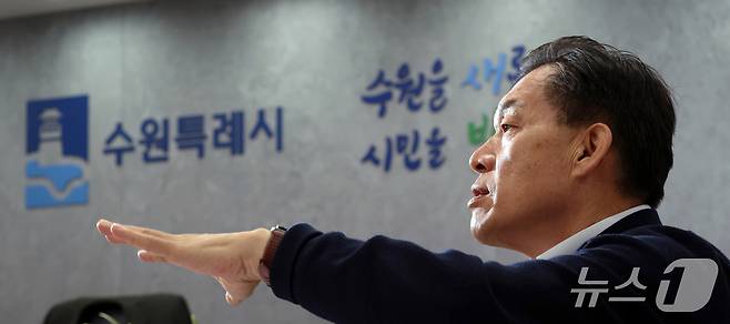 이재준 경기 수원시장이 10일 경기 수원시 팔달구 수원시청 집무실에서 뉴스1과 인터뷰를 하고 있다. 2026.4.10/뉴스1 ⓒ 뉴스1 김영운 기자