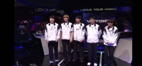 11일 서울 종로구 롤파크에서 열린 '2026 리그 오브 레전드 챔피언스 코리아(LCK)' 정규 시즌 1라운드 2세트에서의 승리로 개막 2연패로 흔들리던 DRX가 '레이지필' 쩐바오민 합류 이후 완전히 달라진 경기력으로 농심을 2-0으로 완파했다. (키움 DRX & 농심레드포스=2:0). /사진=네이버 치지직 라이브영상 캡처