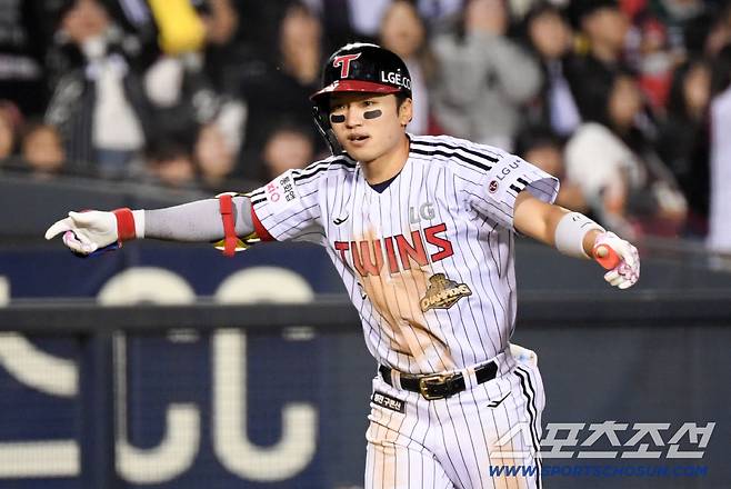 11일 잠실구장에서 열린 LG와 SSG의 경기. 8회말 무사 1,2루 LG 박해민이 역전 적시타를 날린 뒤 환호하고 있다. 잠실=박재만 기자 pjm@sportschosun.com/2026.04.11/