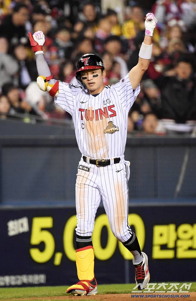 11일 잠실구장에서 열린 LG와 SSG의 경기. 8회말 무사 1,2루 LG 박해민이 역전 적시타를 날린 뒤 환호하고 있다. 잠실=박재만 기자 pjm@sportschosun.com/2026.04.11/