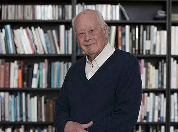 나 자신을 축하할 생각은 없지만 노년 그 자체는 축하하고 싶다는 찰스 핸디.