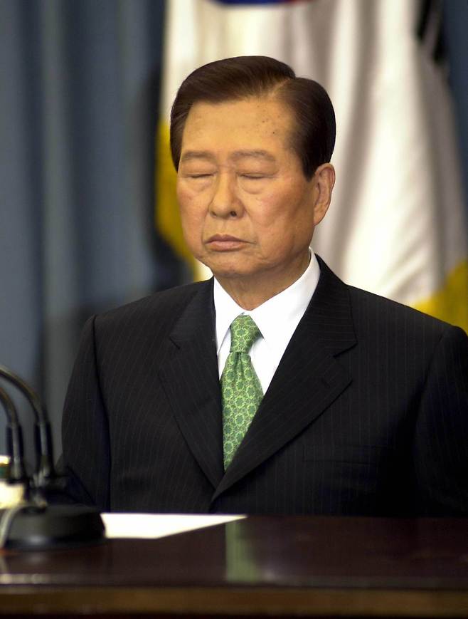 2003년 2월 대통령 퇴임 직전 DJ는 대국민 사과 및 회견에서 대북송금을 보고받았고 위법성도 알았지만 승인했다는 것을 사실상 인정했다. 청와대사진기자단