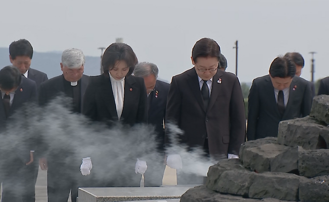 제78주년 4·3희생자 추념식을 앞둔 지난달 29일 제주4·3평화공원을 참배한 이재명 대통령과 김혜경 여사