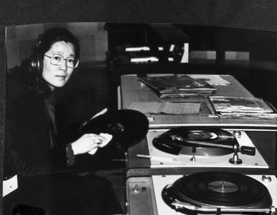 동아방송(DBS) 라디오 DJ로 활동하던 모습. [중앙포토]