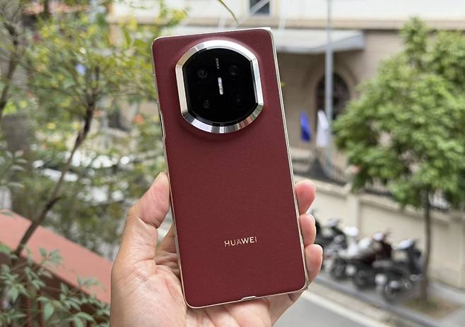 화웨이 스마트폰 '메이트 X7'. 사진=VN익스프레스