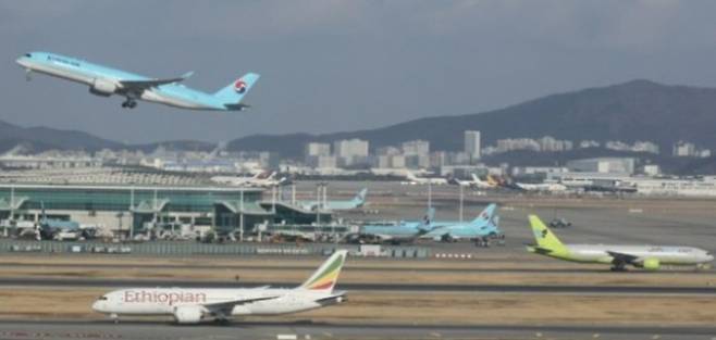 인천국제공항 활주로 인근 모습. 연합뉴스&nbsp;