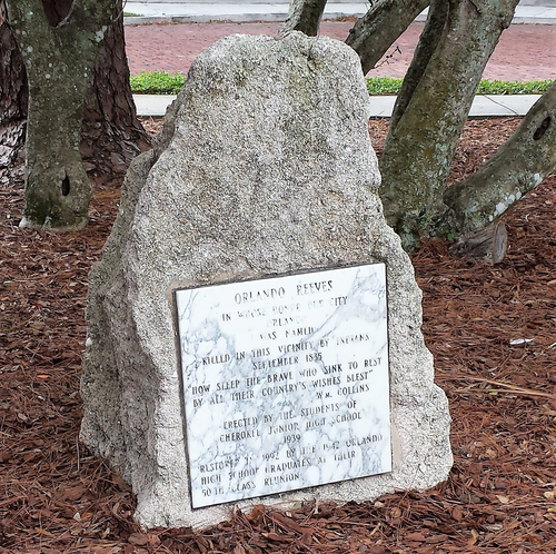올랜도 리브스(Orlando Reeves)를 기리는 비석