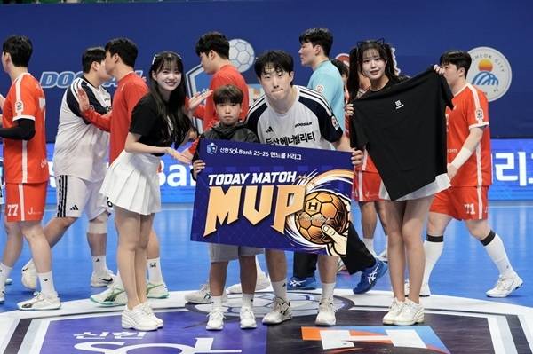 사진 경기 MVP 두산 이성민