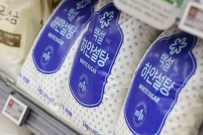 서울의 한 대형마트에 진열된 설탕. [연합]