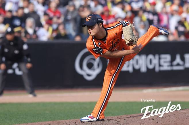 ▲ 올 시즌 개막 이후 투구 내용이 전반적으로 불안감을 이어 가고 있는 정우주 ⓒ한화이글스