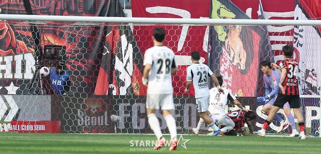 [B하인드★] 실바의 우승 부적, 송민규-야잔 제치고 클리말라 발에 철썩! 3,205일 상암 징크스 깬 FC서울 극장골!