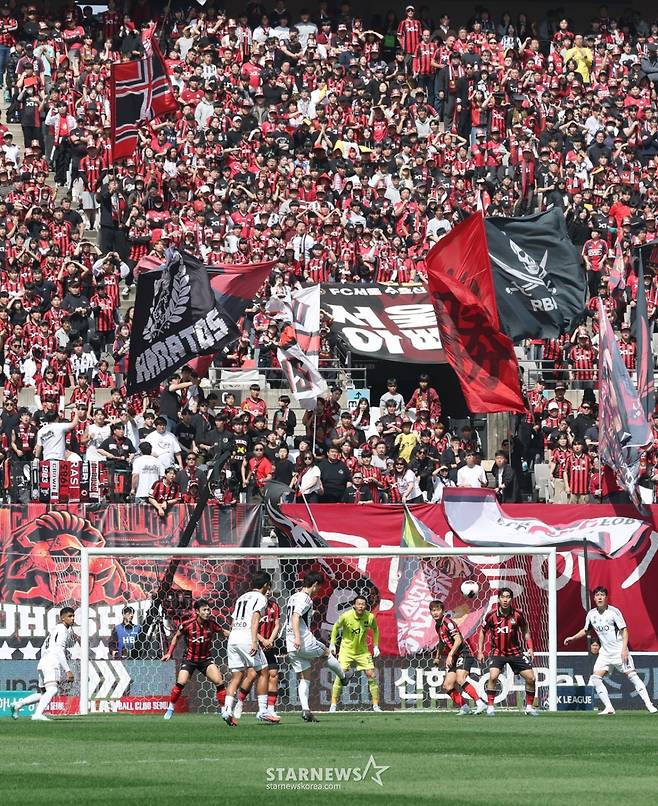 [B하인드★] 실바의 우승 부적, 송민규-야잔 제치고 클리말라 발에 철썩! 3,205일 상암 징크스 깬 FC서울 극장골!