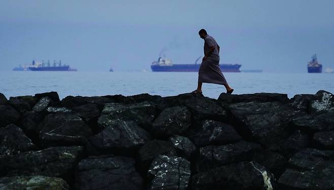 에너지 빈국인 한국 입장에서 중동 전쟁 후 재편될 에너지 질서는 기회가 될 수 있다. 원유 공급망 다변화, 대체 물류망 확보 등 국가 에너지 정책 수립에 힘을 쏟을 때다.[사진 | 연합뉴스]