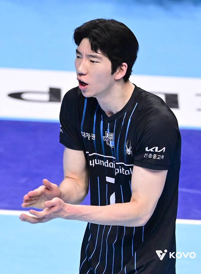 선수들 독려하는 현대캐피탈의 허수봉 [한국배구연맹 제공. 재판매 및 DB 금지]