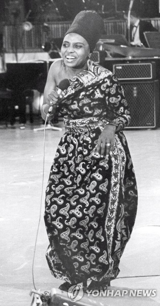 1969년 독일 방송에 출연한 미리엄 마케바 [EPA 연합뉴스 자료사진. 재판매 및 DB 금지]