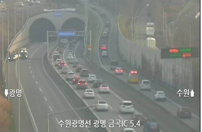 불이 난 금곡지하차도 [한국도로공사 CCTV 갈무리]