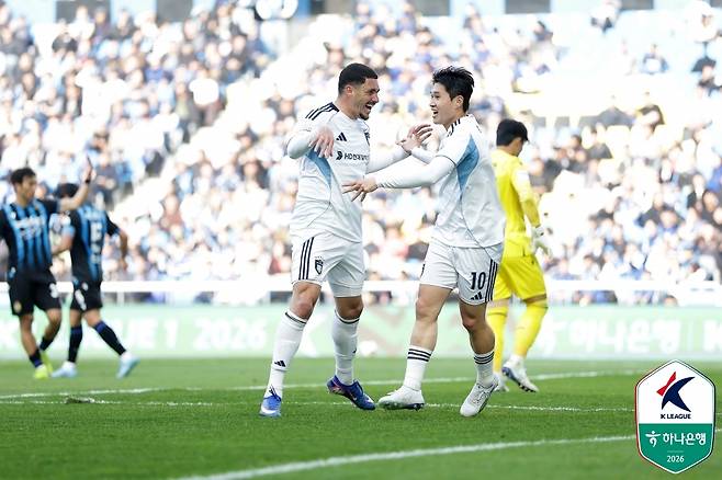 골 세리머니 하는 울산 야고와 이동경(오른쪽). [한국프로축구연맹 제공. 재판매 및 DB 금지]