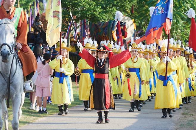 2025년 제8회 양주 회암사지 왕실축제 어가행렬 진행 장면. 사진=양주시