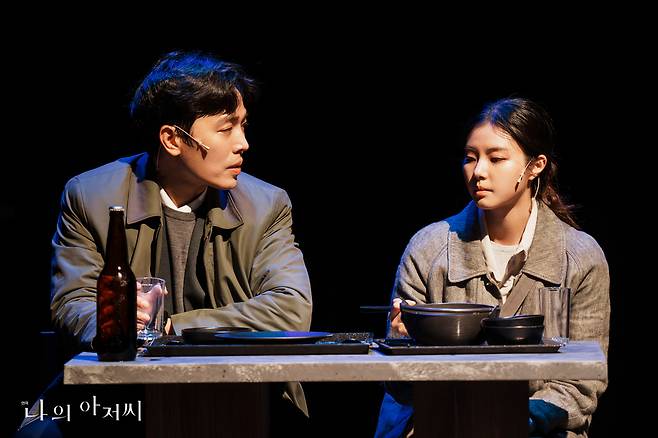 연극 '나의 아저씨'.