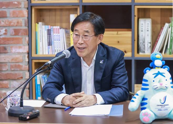 이창섭 충청 유니버시아드대회 조직위원회 부위원장이 2027년 대회 개최 준비 상황에 대해 설명하고 있다. (사진=충청U대회 조직위 제공)