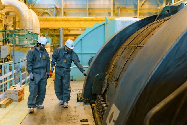 KINS 직원들이 원전 안전 상태를 점검하고 있다.(사진=KINS 제공)