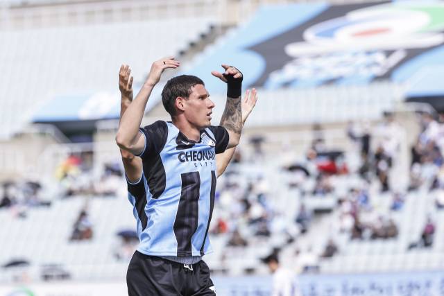 천안시티FC 사르자니가 12일 오후 천안종합운동장에서 치러진 '하나은행 K리그2 2026' 7라운드 충북청주FC의 경기 후반에 득점을 터트린 후 기뻐하고 있다. 천안시티FC 제공.