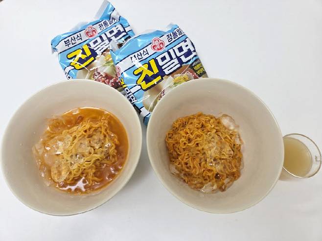 물밀면과 비빔밀면을 각각 조리한 모습. (사진=한전진 기자)