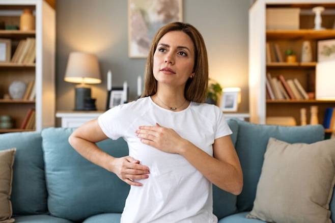 멍울이나 색깔 등 가슴의 변화는 여성 건강의 바로미터이다. 사진=게티이미지뱅크