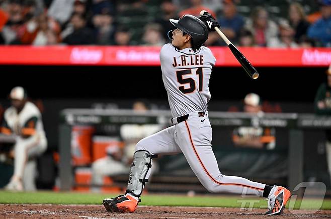 샌프란시스코 자이언츠 외야수 이정후가 12일(한국시간) 열린 2026 메이저리그 볼티모어 오리올스와 원정 경기에서 4타수 2안타를 기록했다. ⓒ AFP=뉴스1