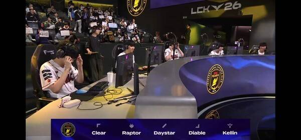 12일 서울 종로구 롤파크 LCK 아레나에서 열린 경기 1세트 BNK 피어엑스와 DN 수퍼스의 경기에서 NK피어엑스가 1승 먼저 챙겼다. (BNK피어엑스 & DN수퍼스=1:0). /사진=네이버 치지직 라이브영상 캡처