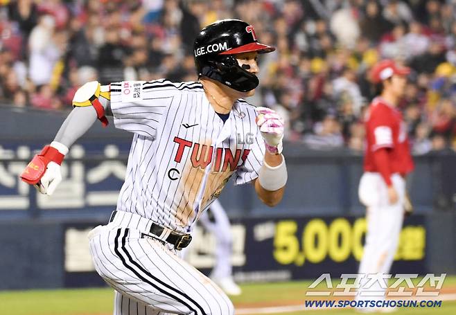 SSG 필승조를 센스로 무너뜨린 LG 캡틴.