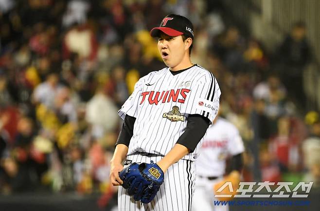 홈런인 줄 알았는데 이게 잡히네.