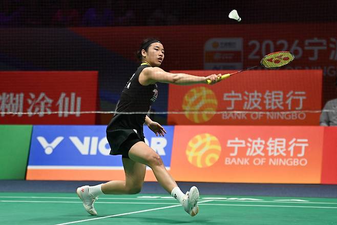 South Korea's An Se-young hits a return to South Korea?s Sim Yu-jin during their women's singles semifinal match at the Badminton Asia Championship in Ningbo, eastern China's Zhejiang province on April 11, 2026. (Photo by CN-STR / AFP) / China OUT







<저작권자(c) 연합뉴스, 무단 전재-재배포, AI 학습 및 활용 금지>