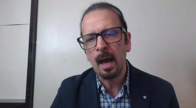 노르웨이 오슬로대 의대 교수 출신으로 이란 인권 운동에 20년 넘게 천착하고 있는 마흐무드 아미리-모그하담 이란인권 대표가 본지와 인터뷰를 하고 있는 모습. /워싱턴=김은중 특파원