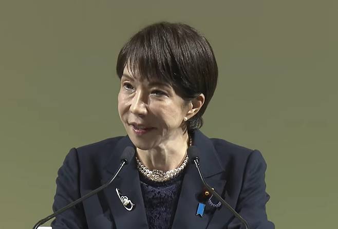 다카이치 사나에 일본 총리가 12일 도쿄 프린스호텔에서 열린 '자민당 70주년' 당대회에서 연설하고 있다./유튜브 캡쳐