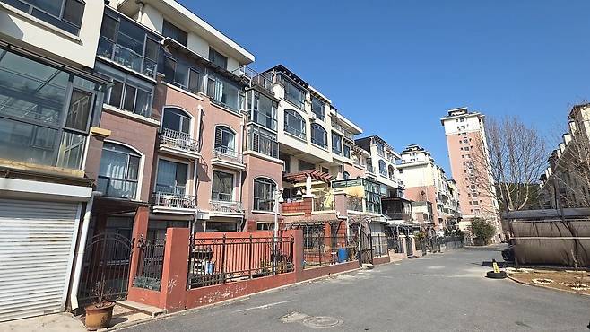 안중근 의사 유해 매장 후보지였던 중국 랴오닝성 다롄시 위안바오산 지역. 현재는 대규모 주거단지가 들어섰다. 사진 이도성 특파원