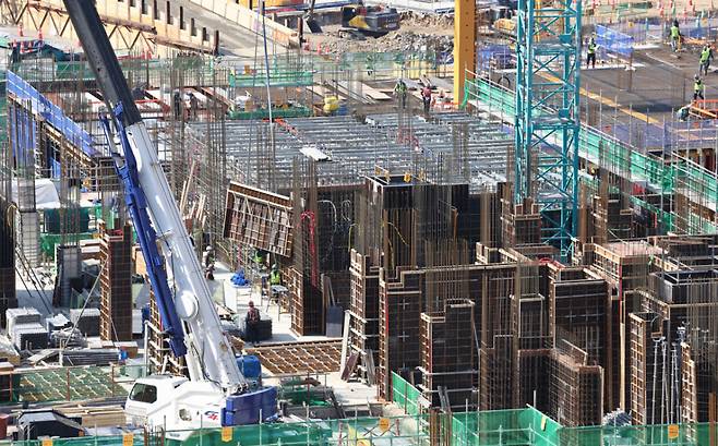 (서울=뉴스1) 최지환 기자 =   사진은 8일 서울 시내 한 아파트 공사장의 모습. 2026.4.8/뉴스1  Copyright (C) 뉴스1. All rights reserved. 무단 전재 및 재배포,  AI학습 이용 금지. /사진=(서울=뉴스1) 최지환 기자