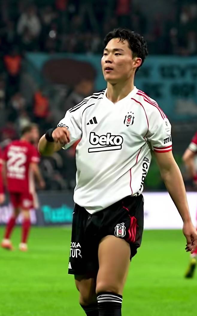 베식타스 오현규가 11일(한국시간) 안탈리아스포르와 튀르키예 쉬페르리그 29라운드 홈경기에서 득점한 뒤 밝은 표정을 짓고 있다. 사진출처｜베식타스 인스타그램