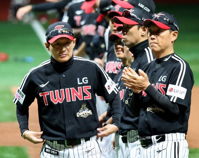 LG 염경엽 감독이 4일 고척스카이돔에서 열린 2026KBO리그 키움히어로즈와 LG트윈스 경기를 앞두고 고척개막식에 참석하 고 있다.  2026.04.03. /사진=강영조 선임기자