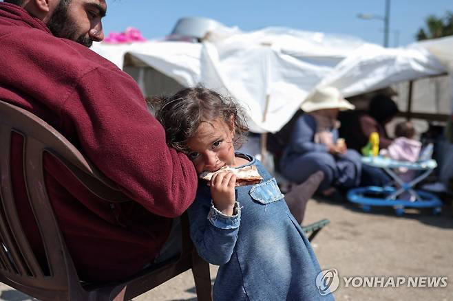 지난 8일(현지시간) 레바논 베이루트의 피란민 [로이터 연합뉴스]