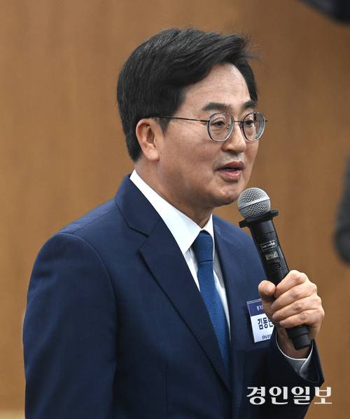 사진은 지난달 30일 경기도의회 대회의실에서 더불어민주당 경기도당 제3차 상무위원회에서 인사말 하는 김동연 경기도지사의 모습. 2026.3.30 /최은성기자 ces7198@kyeongin.com
